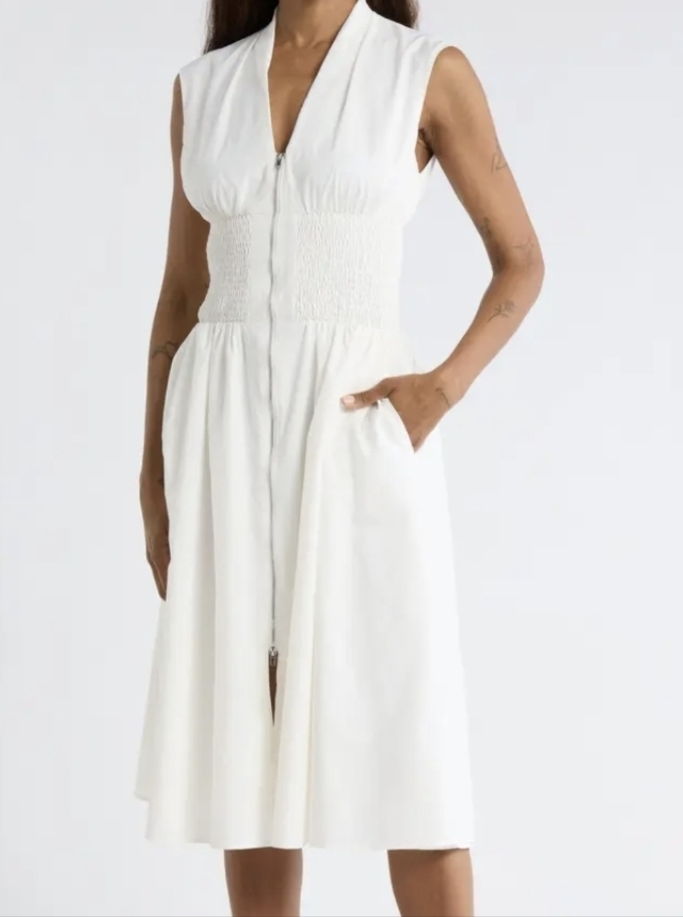 Entro White Garment Label Detail